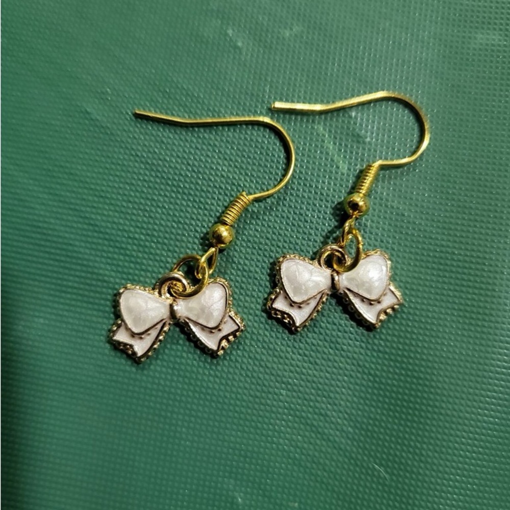 Bow earrings